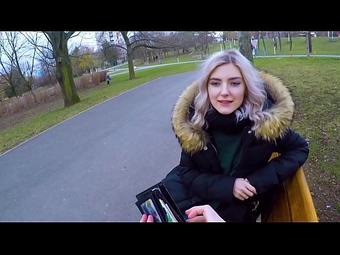 ❤️ Gleypir heitt ásamt ókunnugra fyrir peninga - blástur í garðinum eftir Evu Elfie ☑ Gæðaklám á is.mass-pr.ru ﹏
